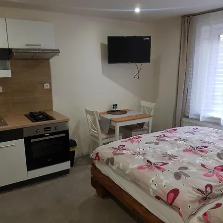 منزل ريفي V Zimrovicich *